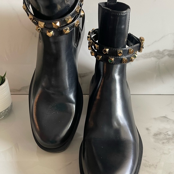 Zara Black Chelsea Ankle Boots with Gold Stud Strap - Picture 4 of 5